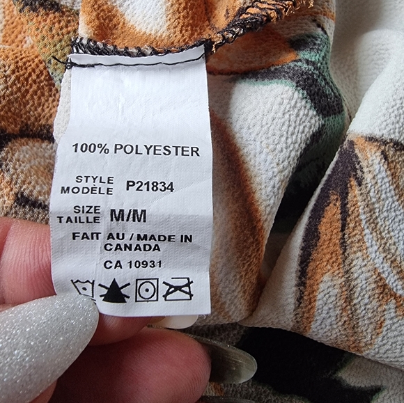 ๐3/$40 Sale!Mix & Match๐ Brochure Floral Flowy Top - Picture 7 of 7